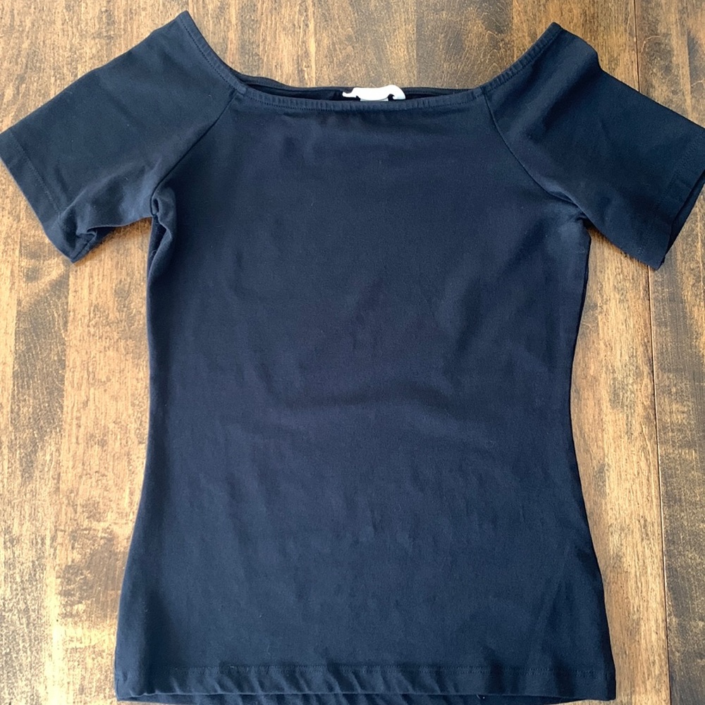 H&M wide neck shirt. - Picture 2 of 6